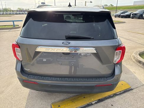 Used 2022 Ford Explorer XLT image 9