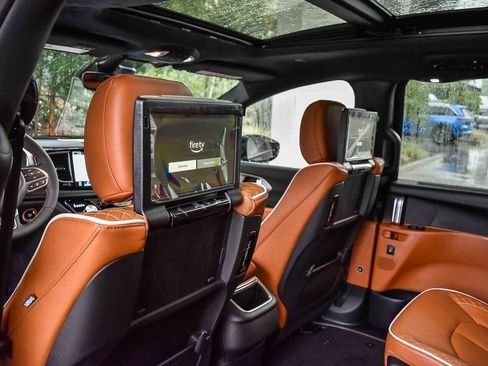 New 2026 Chrysler Pacifica Pinnacle w/ Trailer Tow Group image 18