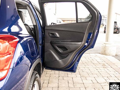 Used 2017 Chevrolet Trax LT w/ Sun & Sound Package image 36