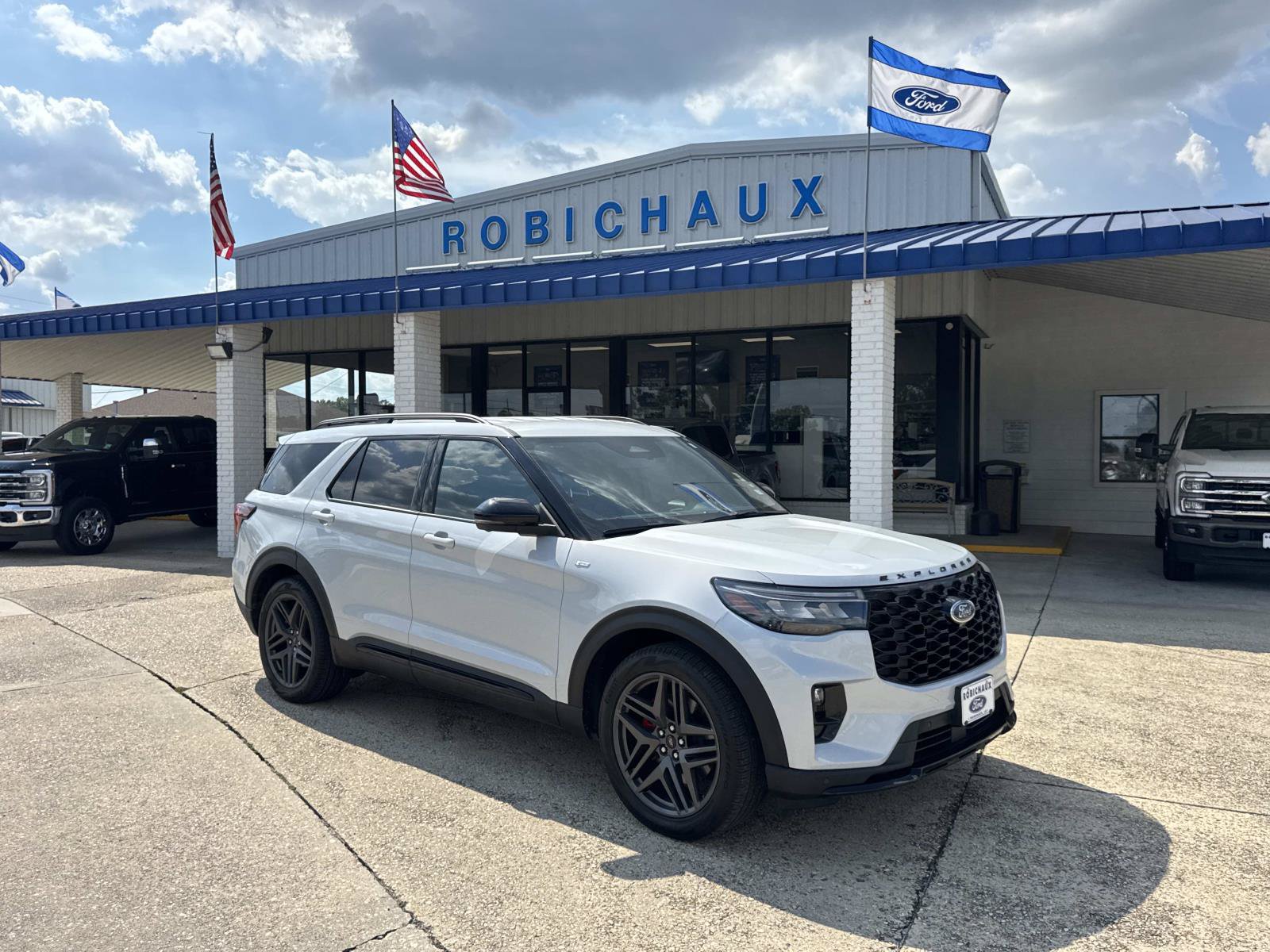 Used 2026 Ford Explorer ST-Line w/ ST-Line Street Pack RWD image 1