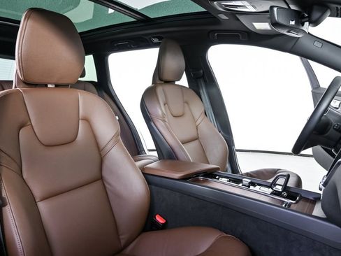 Used 2025 Volvo V60 B5 Cross Country Plus image 24