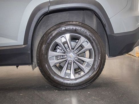 Used 2025 Chevrolet Equinox LT w/ Convenience Package II FWD image 8