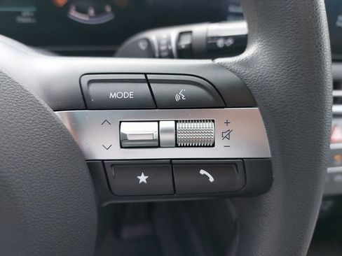 Used 2025 Hyundai Santa Cruz SE image 18