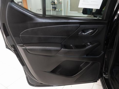 Used 2023 Chevrolet Traverse LT image 23