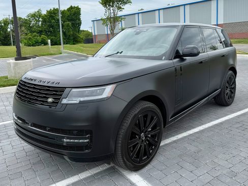 Used 2025 Land Rover Range Rover SE AWD/4WD image 2