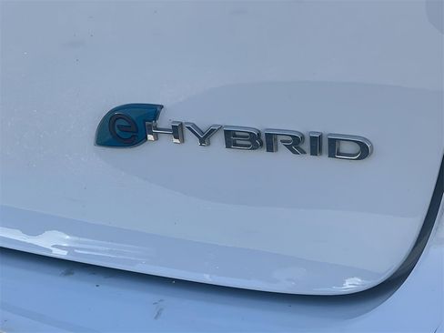 Used 2024 Chrysler Pacifica Select image 48