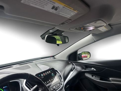 Used 2018 Chevrolet Volt LT w/ Comfort Package FWD image 15