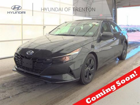 Used 2023 Hyundai Elantra SEL w/ Preferred Accessory Package image 1