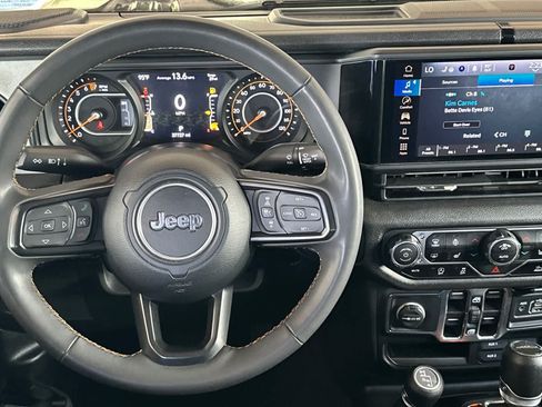 Used 2024 Jeep Gladiator Sport AWD/4WD image 15