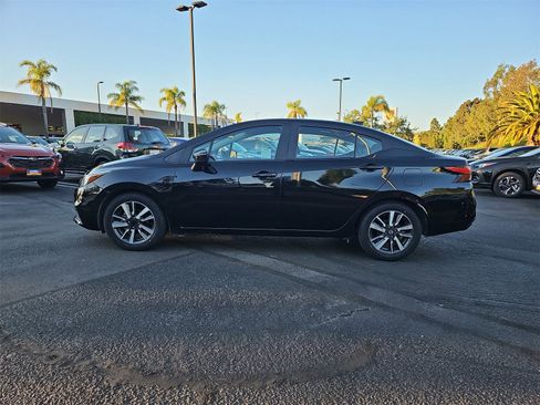 Used 2021 Nissan Versa SV image 4