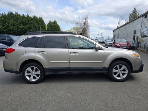 Used 2014 Subaru Outback 2.5i Premium w/ Moonroof Package image 3