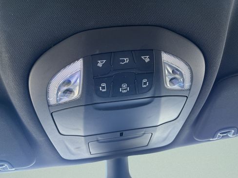 Used 2025 Chrysler Pacifica Select FWD image 19