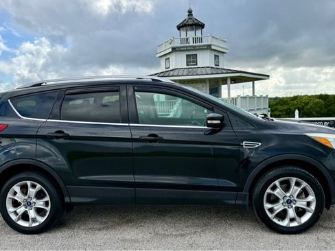 Used 2016 Ford Escape Titanium FWD image 4