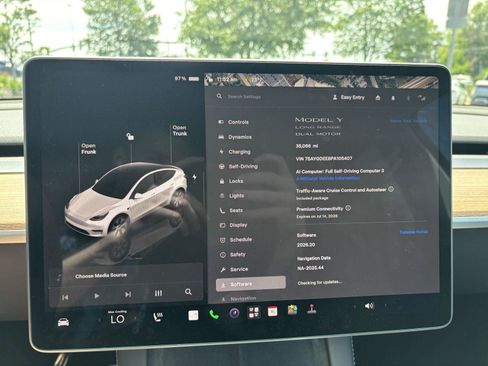 Used 2023 Tesla Model Y Long Range AWD/4WD image 28