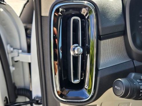 New 2026 Volvo XC40 B5 Ultra image 27