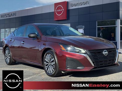 Certified 2025 Nissan Altima 2.5 SV image 1