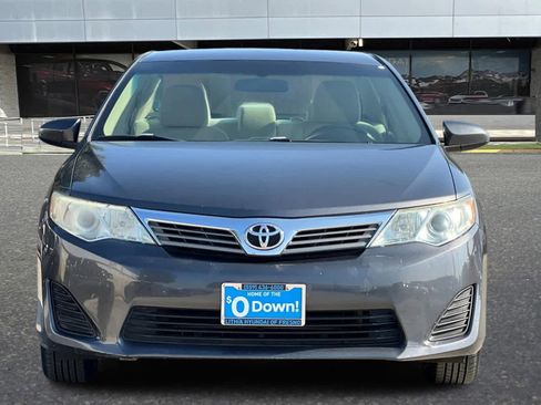 Used 2014 Toyota Camry L image 11