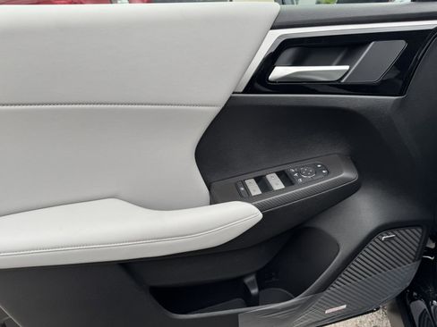 New 2025 Mitsubishi Outlander SE image 7