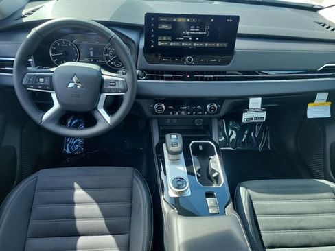 New 2026 Mitsubishi Outlander SE FWD image 17