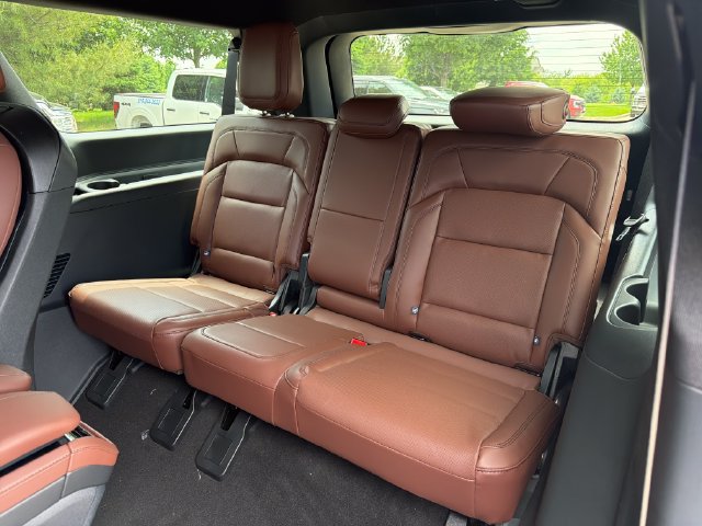 New 2026 Lincoln Navigator L Reserve AWD/4WD image 13