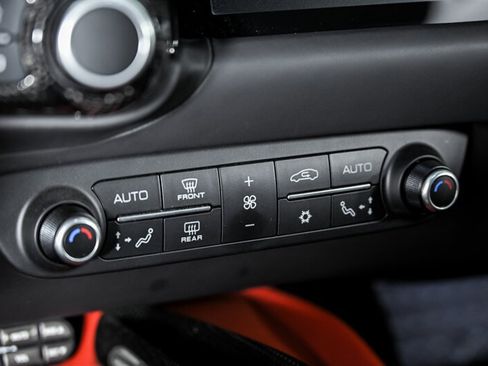 Used 2018 Ferrari 812 Superfast RWD image 30