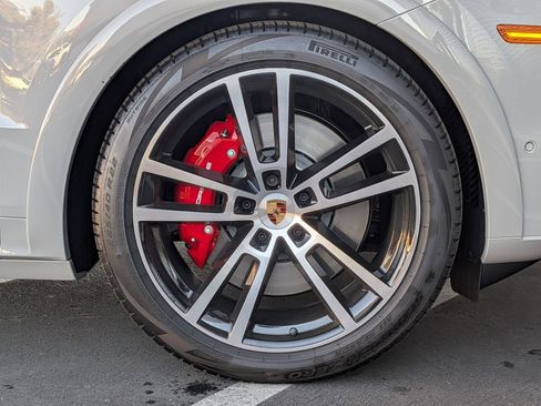 New 2026 Porsche Cayenne GTS AWD/4WD image 13