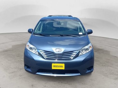 Used 2017 Toyota Sienna LE FWD image 2