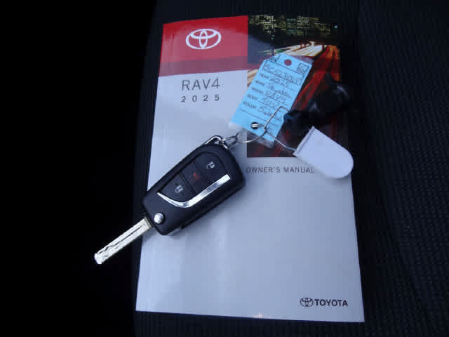 Used 2025 Toyota RAV4 LE AWD/4WD image 25