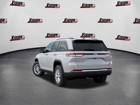 New 2025 Jeep Grand Cherokee Laredo w/ Luxury Tech Group I image 3