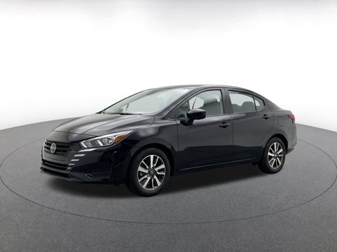 Used 2025 Nissan Versa SV FWD image 3