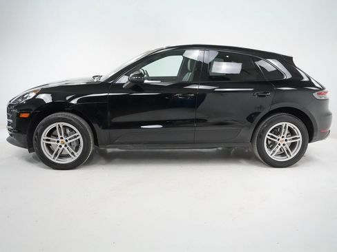 Certified 2021 Porsche Macan image 2