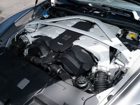 Used 2014 Aston Martin Vanquish Coupe image 12