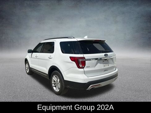 Used 2017 Ford Explorer XLT w/ Equipment Group 202A FWD image 3