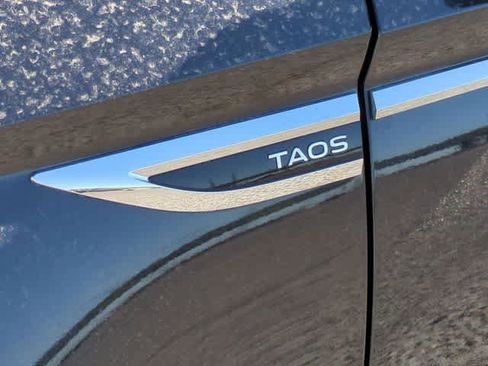 Used 2024 Volkswagen Taos SE image 30