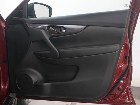 Used 2020 Nissan Rogue SV image 9