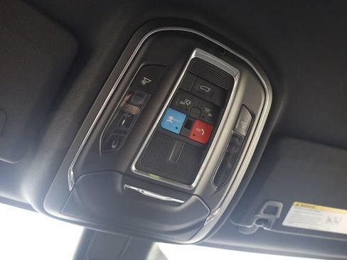 Used 2024 Jeep Grand Cherokee Laredo AWD/4WD image 26