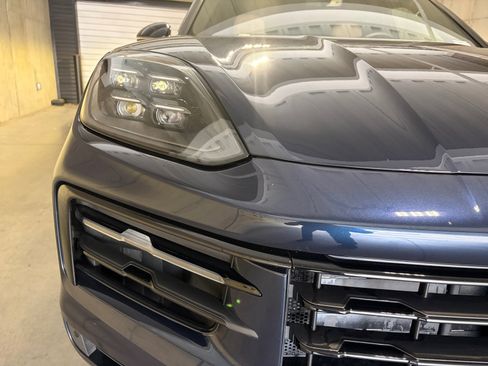 Certified 2025 Porsche Cayenne AWD/4WD image 14