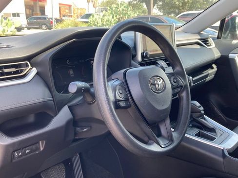 Used 2025 Toyota RAV4 XLE FWD image 9