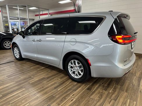 New 2026 Chrysler Pacifica Select image 5