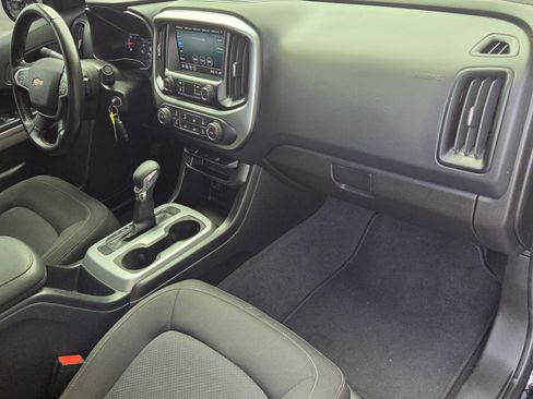 Used 2022 Chevrolet Colorado LT w/ LT Convenience Package image 12