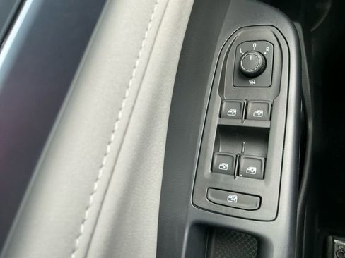 New 2025 Volkswagen Taos SE image 21