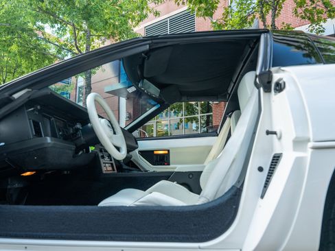 Used 1988 Chevrolet Corvette Coupe image 16