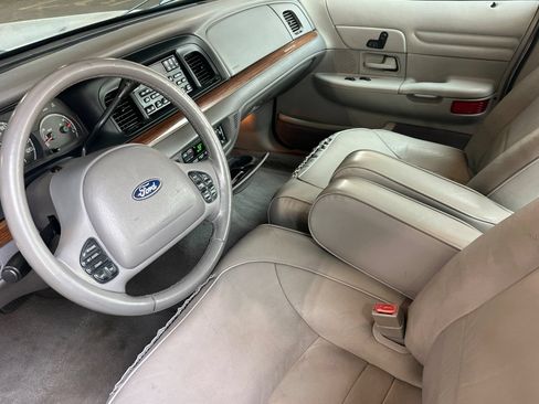 Used 2002 Ford Crown Victoria LX RWD image 10