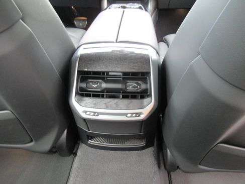 Used 2023 BMW 740i RWD image 33