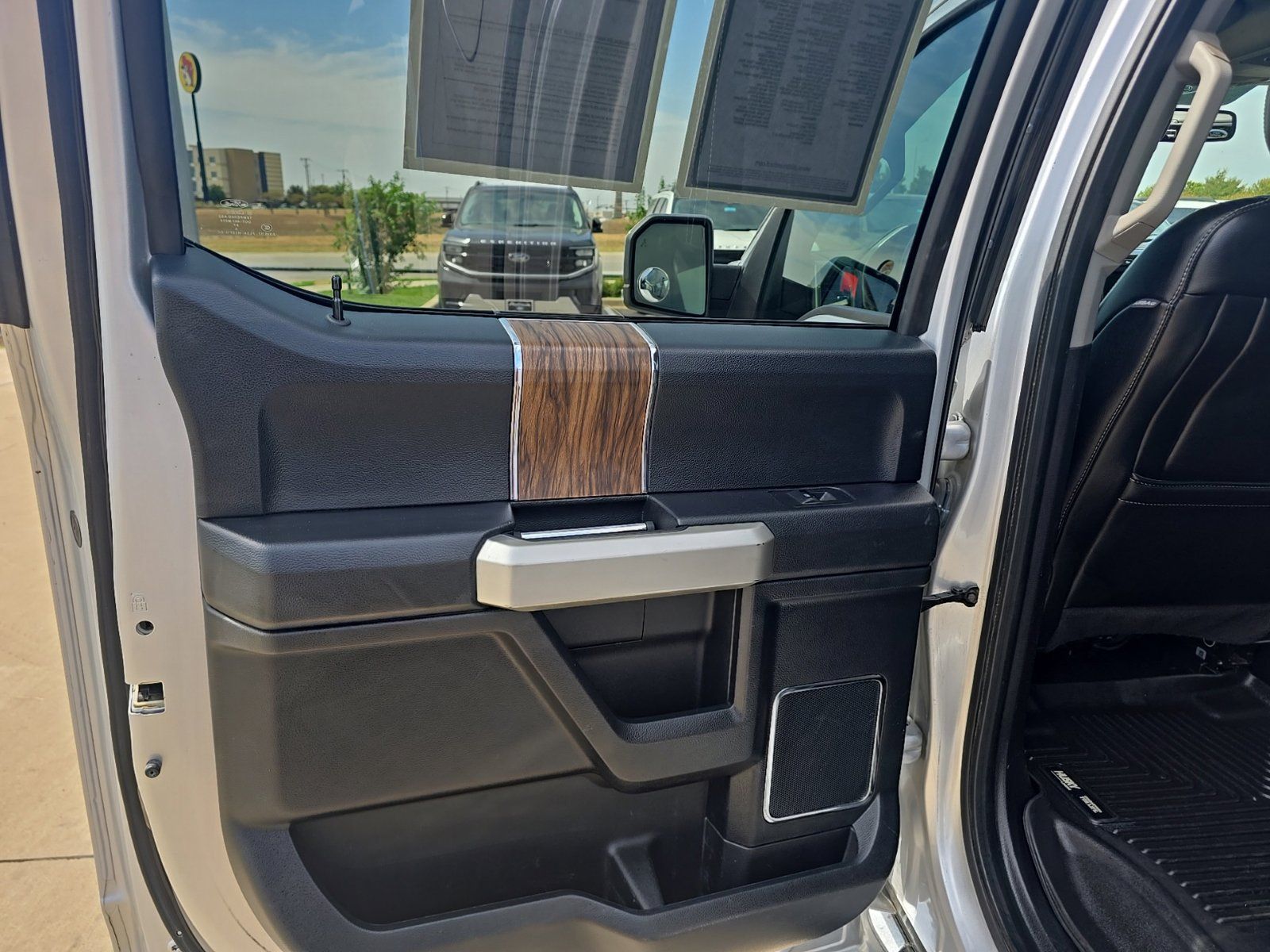 Used 2018 Ford F150 Lariat AWD/4WD image 13