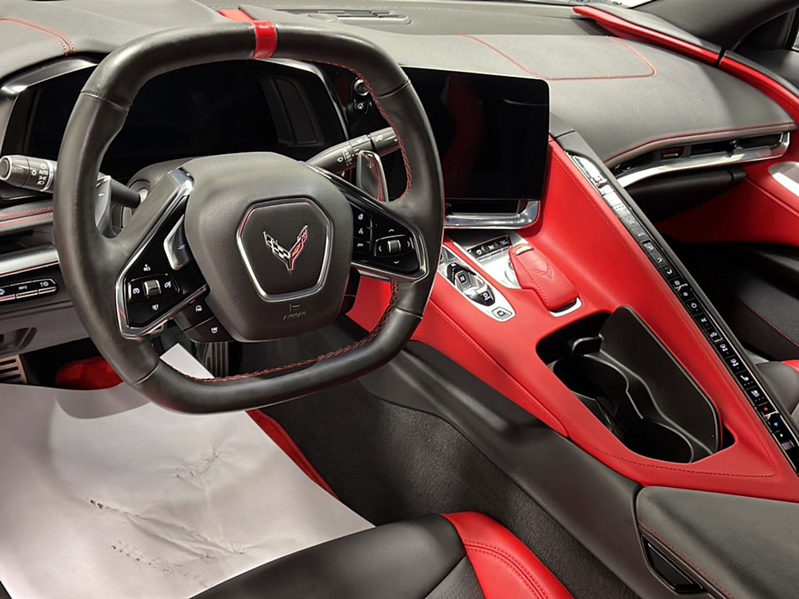Used 2020 Chevrolet Corvette Stingray Preferred Cpe w/ 2LT Preferred Equipment Group RWD image 3
