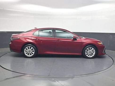 Used 2022 Toyota Camry LE FWD image 3
