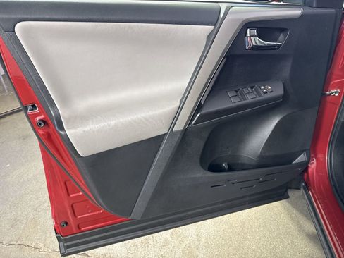 Used 2017 Toyota RAV4 XLE image 19