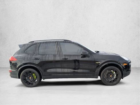 Used 2017 Porsche Cayenne S Platinum image 4