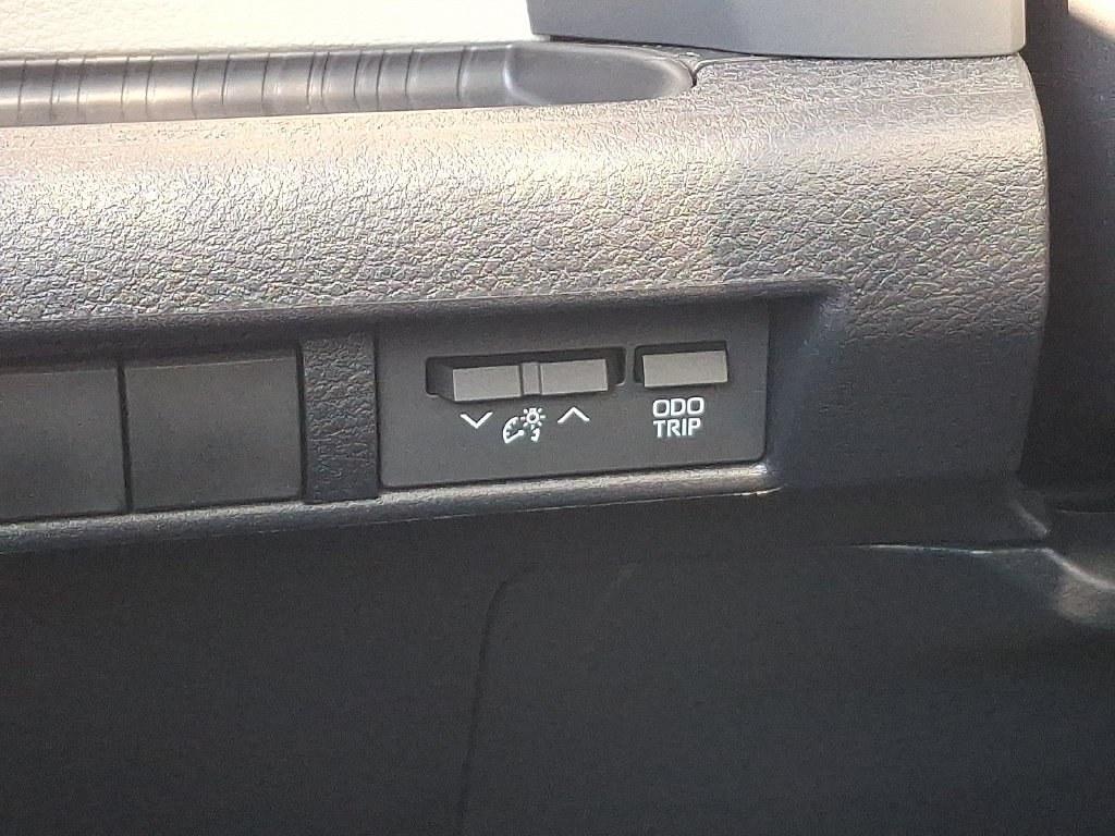 Used 2026 Toyota Sienna Limited FWD image 28